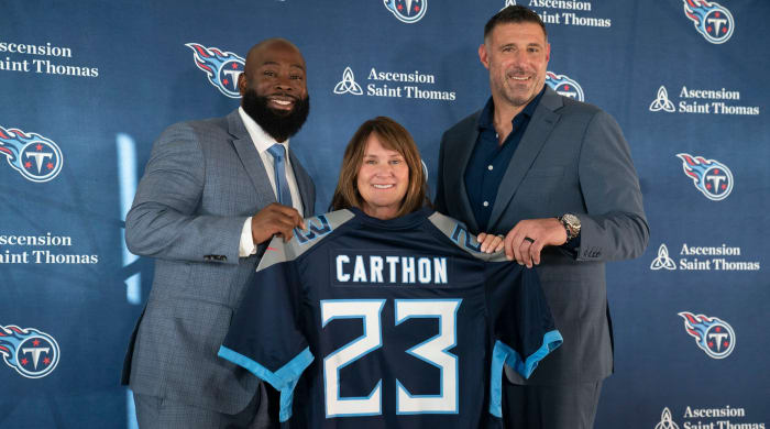 Tennessee Titans general manager Ran Carthon, left, poses with controlling owner Amy Adams Strunk and head coach Mike Vrabel during a press conference announcing Carthon's hiring.